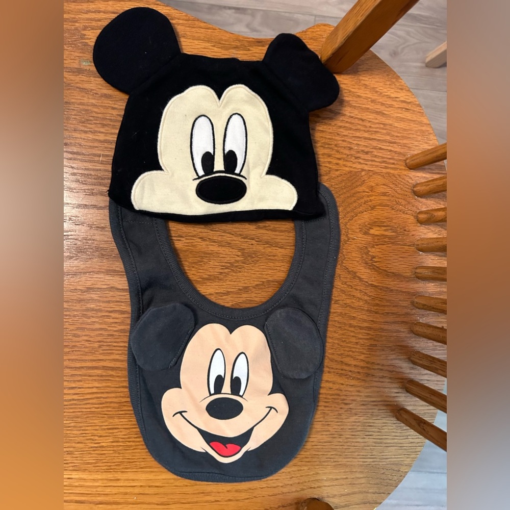 Disney Mickey Mouse infant baby Bib and hat bundle NWOT